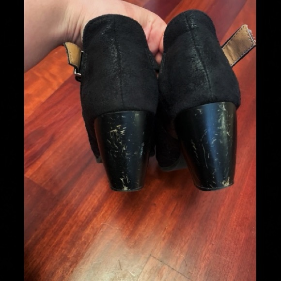 Qupid Comfortable Side Buckle Black Detailed Booties - Picture 4 of 4